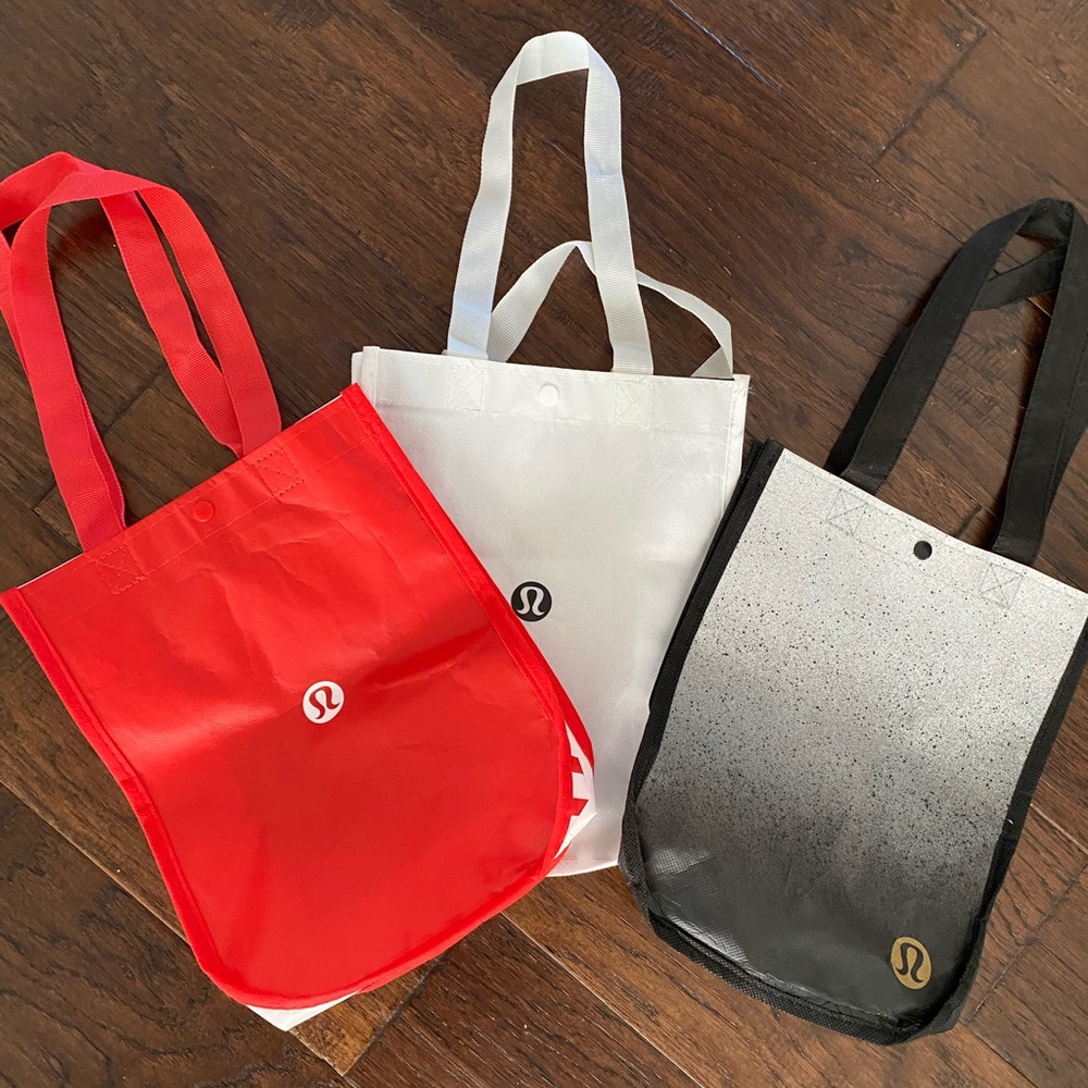 Lululemon bags lot is 3 reusable